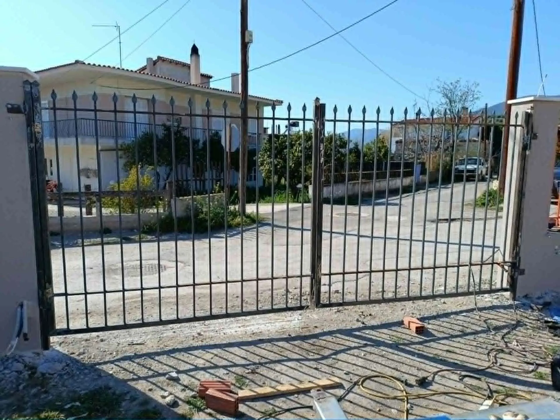 Δίφυλλη πόρτα εισόδου
