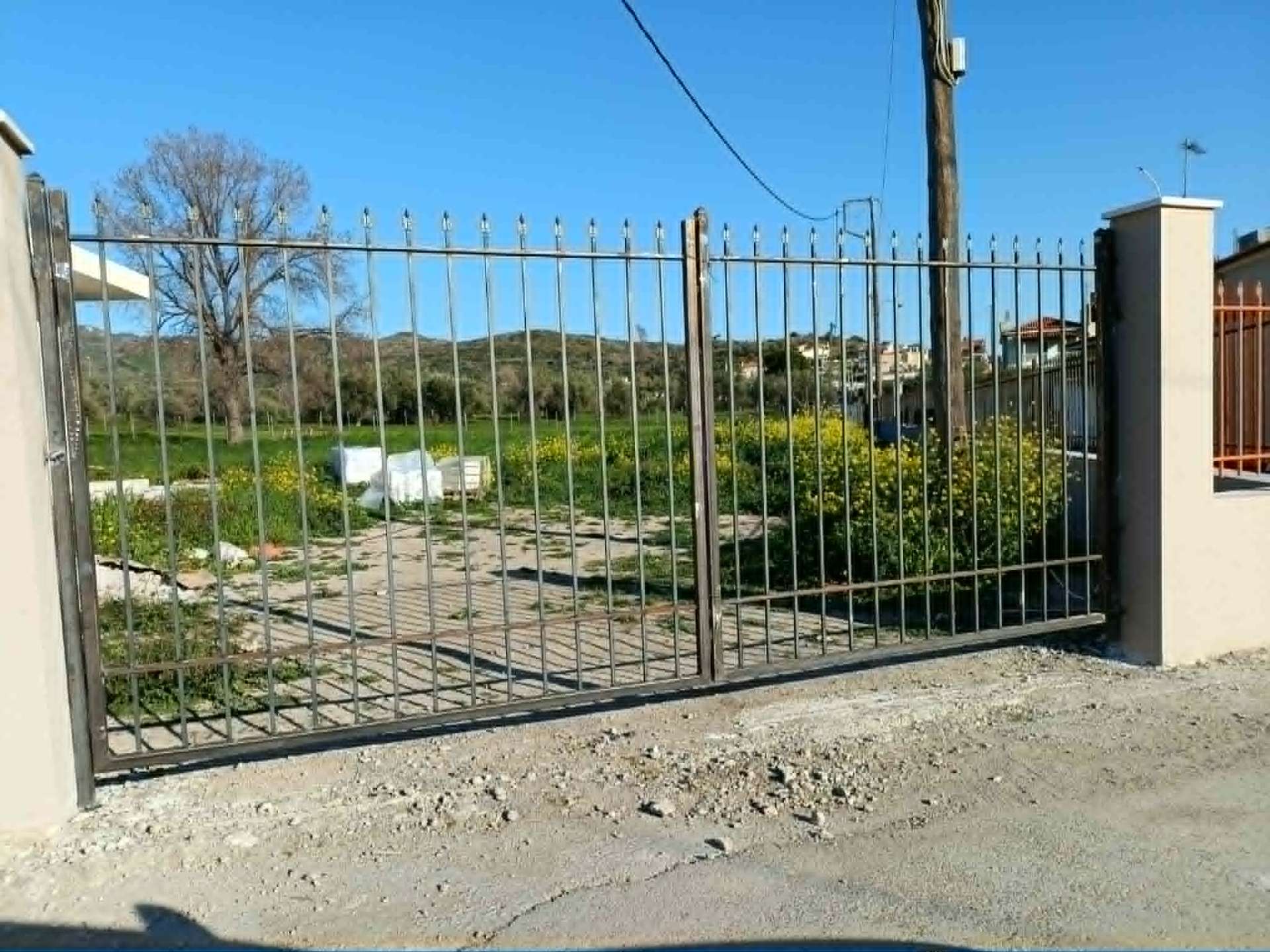 Καγκελόπορτα με λόγχες